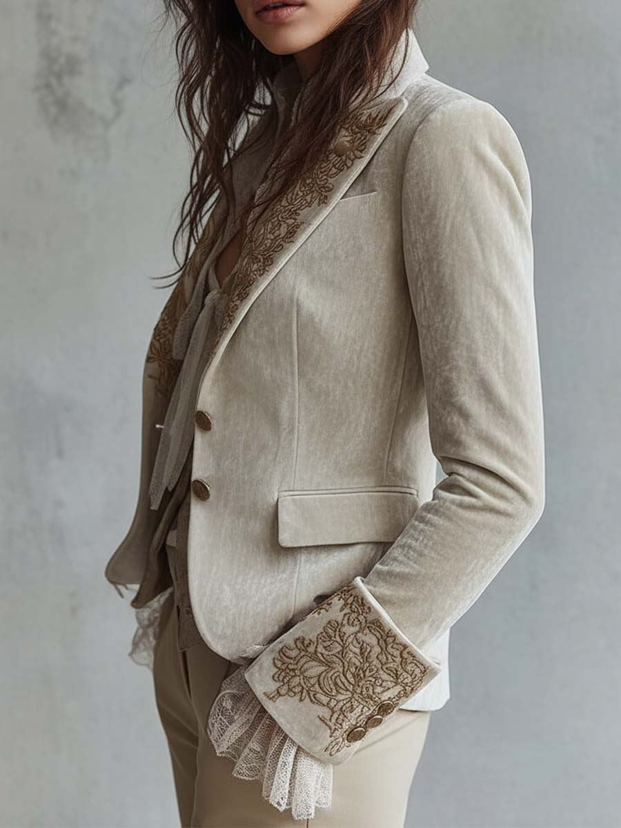 Arielle Velvet Blazer ar Mežģīņu Piedurknēm un Izšūtiem Elementiem