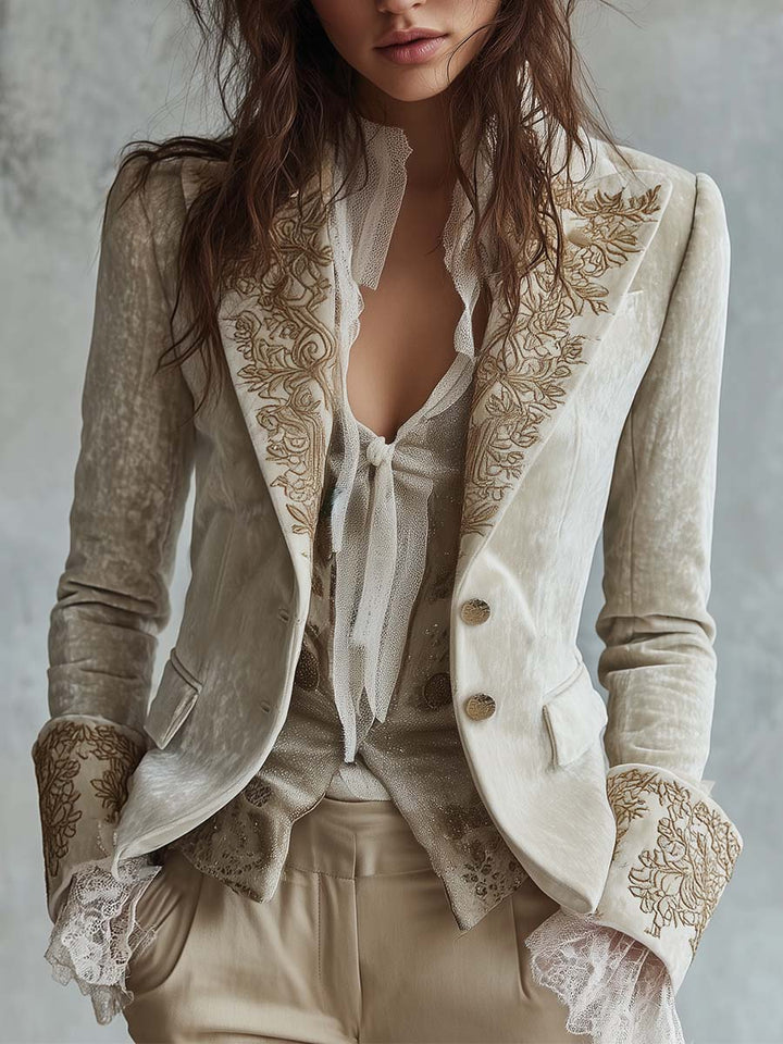 Arielle Velvet Blazer ar Mežģīņu Piedurknēm un Izšūtiem Elementiem