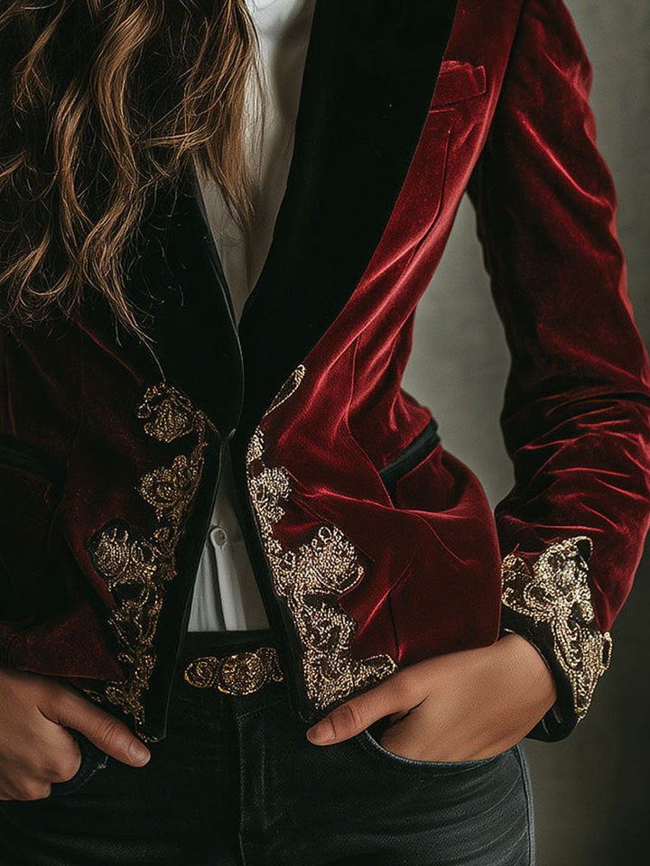 Adeline samta žakete ar elegantu melnu apkakli un zelta izšuvumu