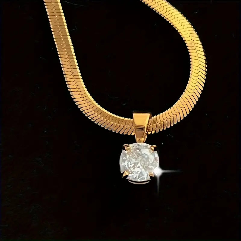 Eleganta kaklarota ar kristālu kulonu zelta krāsā