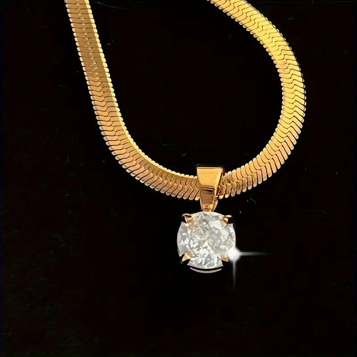 Eleganta kaklarota ar kristālu kulonu zelta krāsā