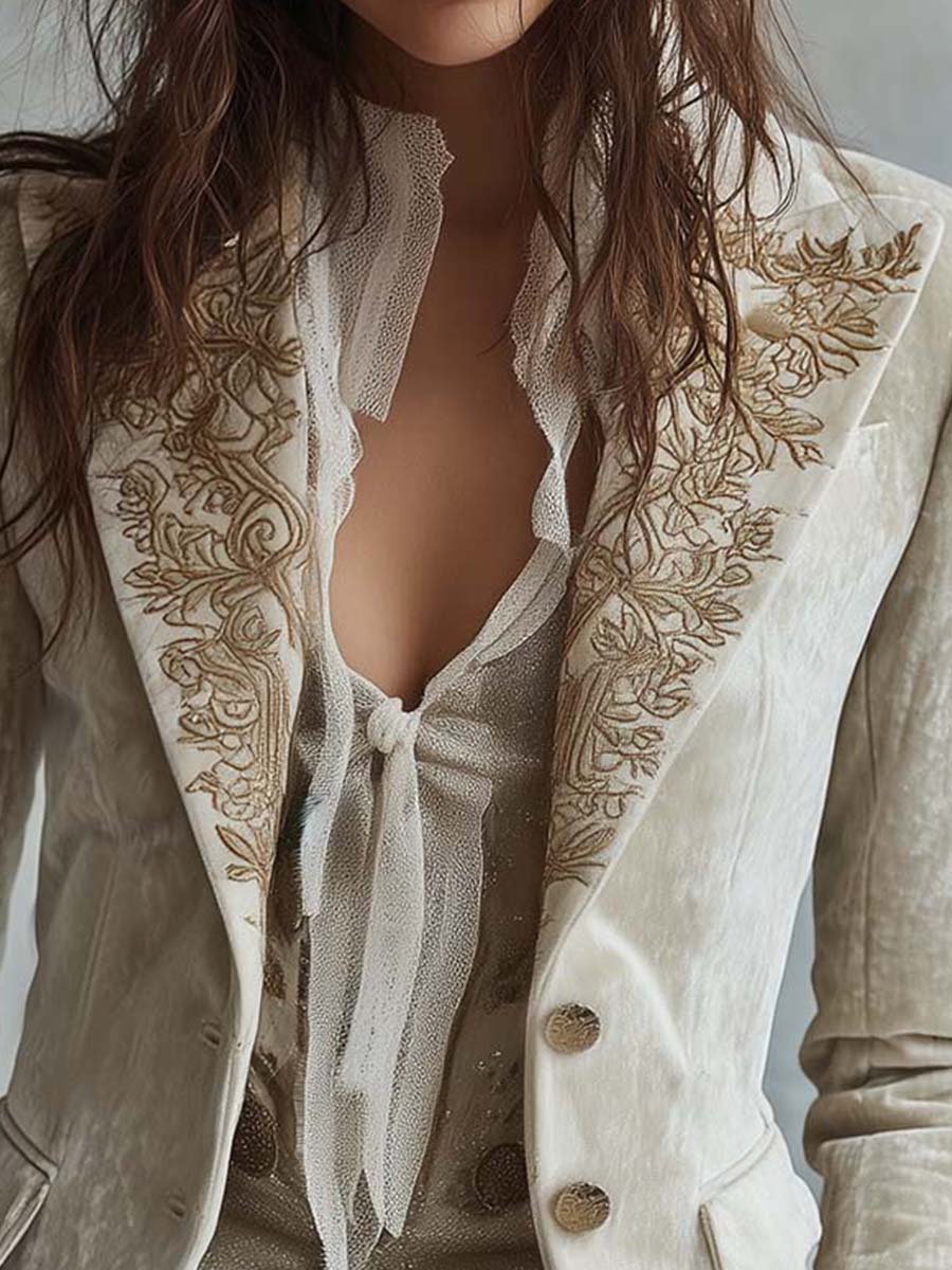 Arielle Velvet Blazer ar Mežģīņu Piedurknēm un Izšūtiem Elementiem